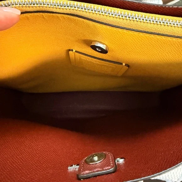 Coach Forest Green Bucket Bag w/Wallet - Picture 7 of 12